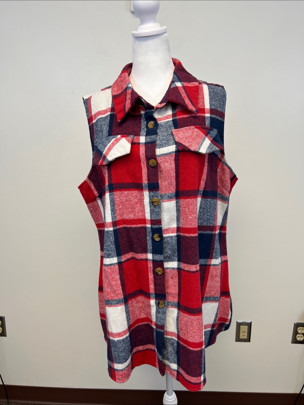 No Brand Women’s Red White and Blue Plaid Flannel Women’s Vest Size XL